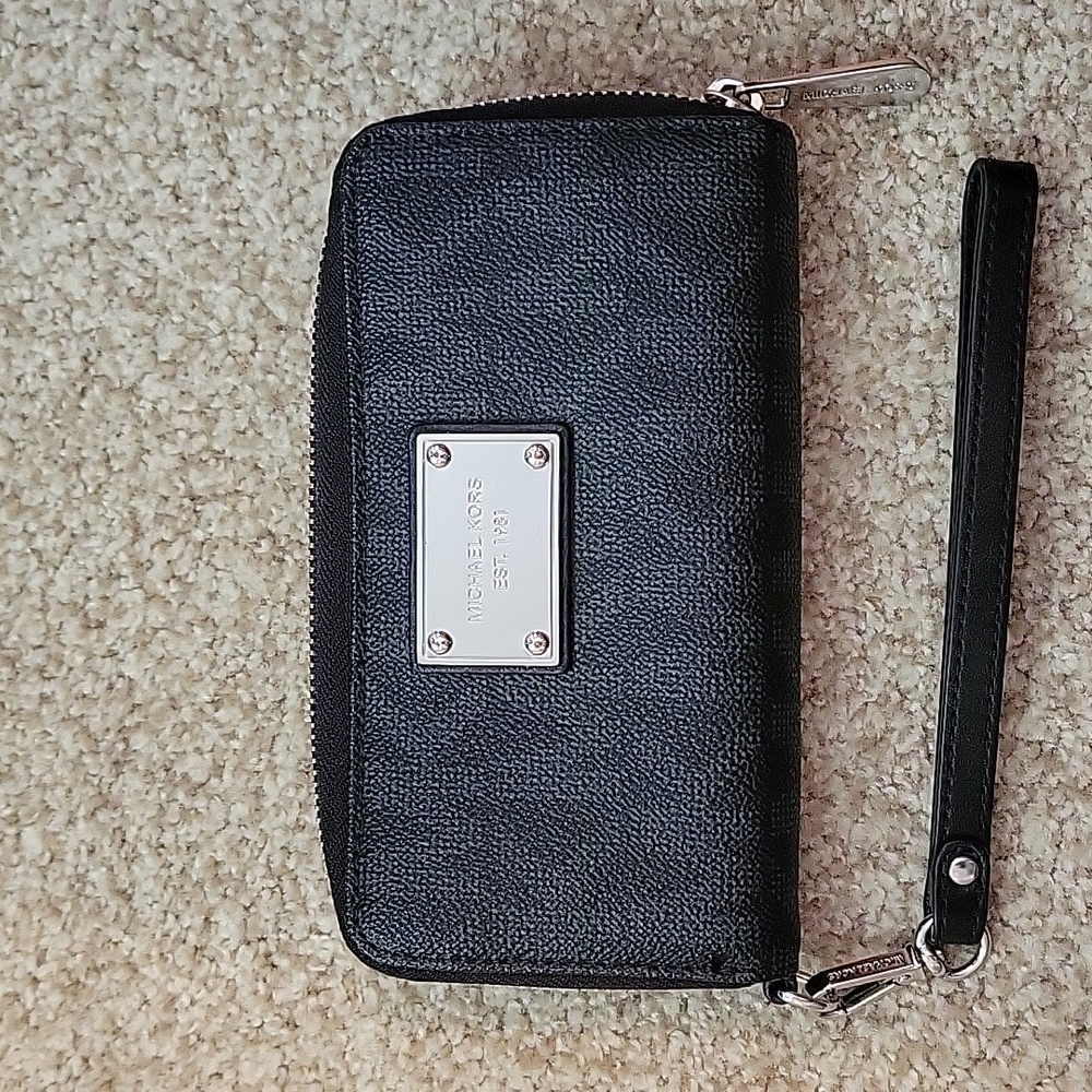 Michael Kors zipper wallet